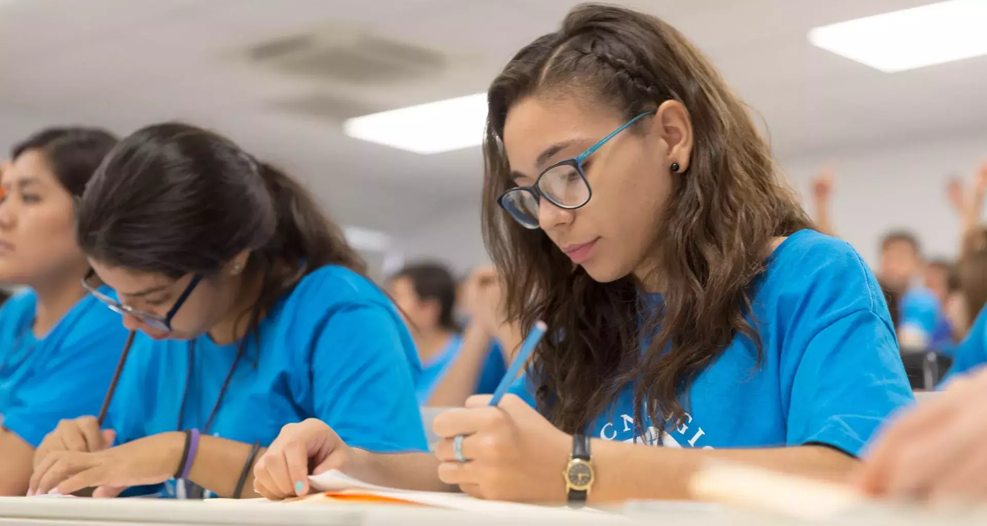 TEC aumenta presupuesto para becas, pero advierte riesgo por congelamiento del FEES