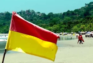 Turismo bajo alerta condiciones peligrosas en mar y zonas costeras por fuertes vientos y oleaje