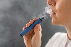Vapeadores en la mira: Gobierno endurece controles y etiquetado