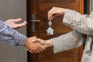 La gran duda de miles de ticos: ¿es mejor comprar o alquilar casa?