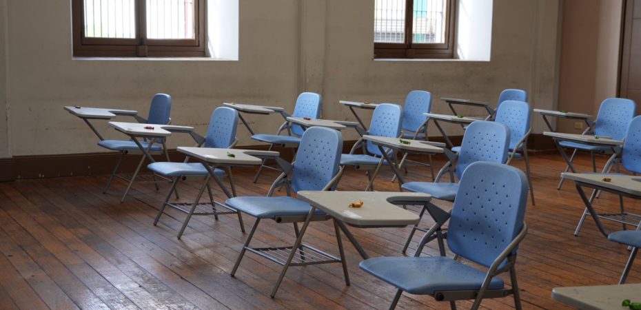 Defensoría alerta que 389 centros educativos iniciaron clases con órdenes sanitarias vigentes