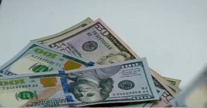 Préstamos en dólares atraen por tipo de cambio, pero tienen riesgos