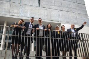 Frente Amplio condiciona negociación de eurobonos a proteger la canasta básica