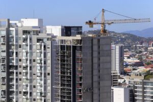Torres de apartamentos ganan terreno frente a las casas en Costa Rica