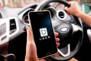 Cámara de Comercio pide frenar proyecto para regular plataformas como Uber