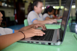 Miles de familias siguen sin acceso a internet en Costa Rica