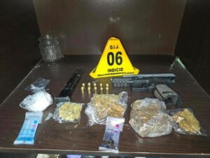 Detienen a menor y a su madre por presunta venta de drogas en Siquirres