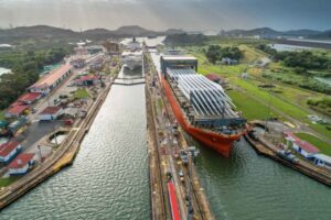 El Canal de Panamá reduce el tránsito de buques a 32 diarios ante la severa sequía provocada por El Niño