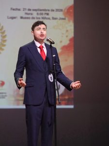 Costarricense Fabricio Marín obtiene el segundo lugar en el concurso China Canta América