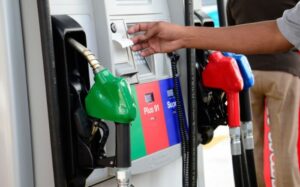 Combustibles subirían hasta ₡89 en noviembre: gasolina regular tendría el mayor aumento